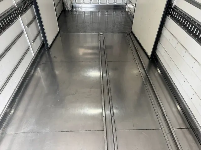 いすゞ エルフ 2RG-NPR88YN(2WD)の写真14