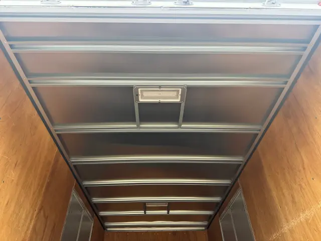 一見しただけでは分からない車両の状態を徹底的に明らかにする入庫検査の技術には、自信があります。|日野 デュトロ 2PG-XZU712M(2WD)の写真17