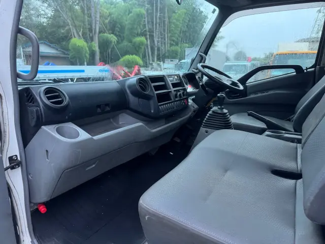 日野 デュトロ TKG-XZU710M(2WD)の写真32