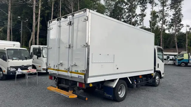 お客様のご状況・ご要望をお伺いした上で、ナンバー登録や輸送料、車検整備やバッテリー・タイヤ交換といった各種オプションを含めた、最終的なお見積り金額をお伝えします。|いすゞ エルフ 2RG-NPR88AN(2WD)の写真4