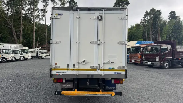 平ボディー、ダンプ、クレーン、冷凍車、ウイングなど各種トラック取り揃えており、毎日様々な中古トラックが入庫しています。|いすゞ エルフ 2RG-NPR88AN(2WD)の写真7