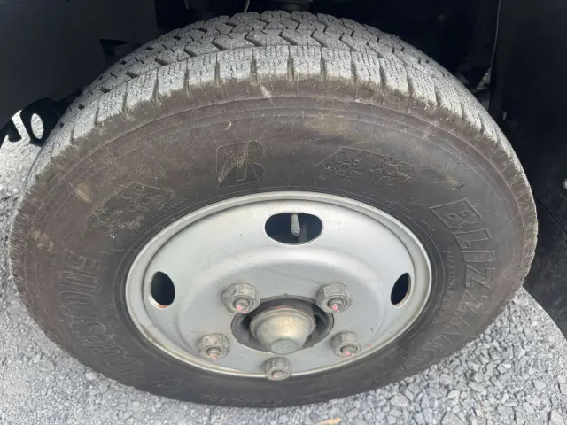 いすゞ エルフ 2RG-NPR88AN(2WD)の写真44