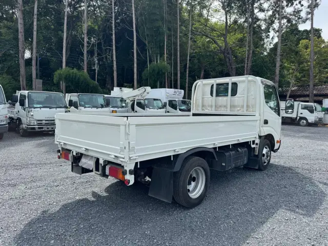 平ボディー、ダンプ、クレーン、冷凍車、ウイングなど各種トラック取り揃えており、毎日様々な中古トラックが入庫しています。|日野 デュトロ TPG-XZC605M(2WD)の写真5
