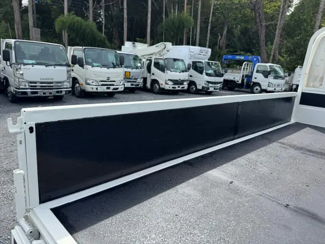 すぐにご来店頂けない場合や遠方にお住まいの方、車両状態の詳細が知りたい方はお気軽にご連絡下さい♪|日野 デュトロ TPG-XZC605M(2WD)の写真12