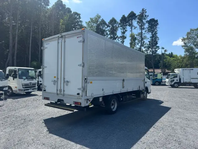 お客様のご状況・ご要望をお伺いした上で、ナンバー登録や輸送料、車検整備やバッテリー・タイヤ交換といった各種オプションを含めた、最終的なお見積り金額をお伝えします。|三菱 キャンター TPG-FEB50(2WD)の写真4