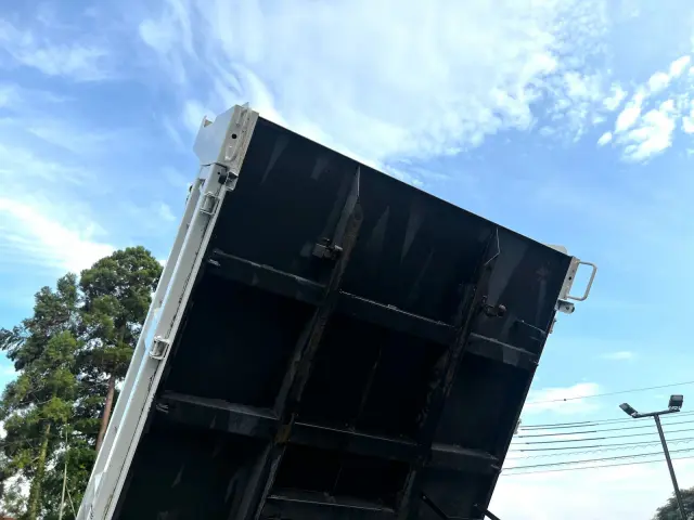 すぐにご来店頂けない場合や遠方にお住まいの方、車両状態の詳細が知りたい方はお気軽にご連絡下さい♪|いすゞ エルフ TPG-NJR85AN(2WD)の写真16