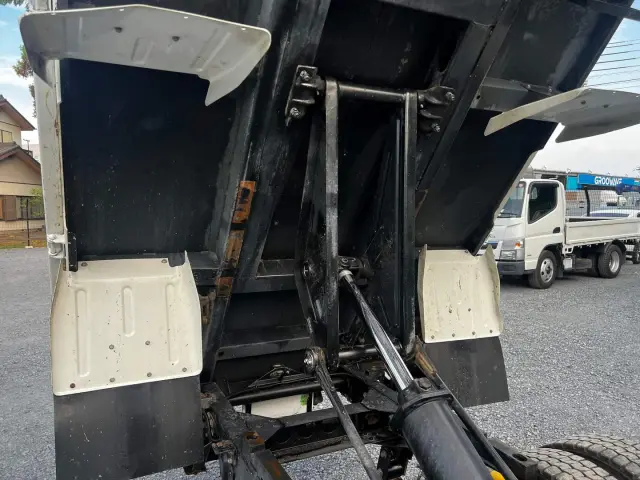 一見しただけでは分からない車両の状態を徹底的に明らかにする入庫検査の技術には、自信があります。|いすゞ エルフ TPG-NJR85AN(2WD)の写真17