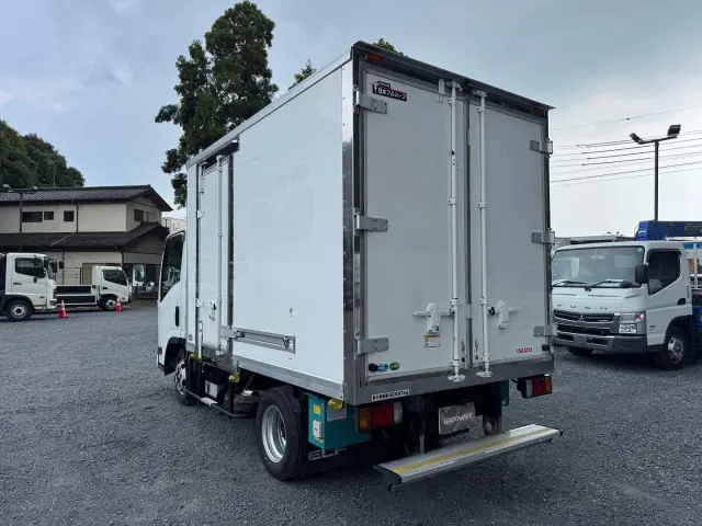 平ボディー、ダンプ、クレーン、冷凍車、ウイングなど各種トラック取り揃えており、毎日様々な中古トラックが入庫しています。|いすゞ エルフ G-04985(2WD)の写真6
