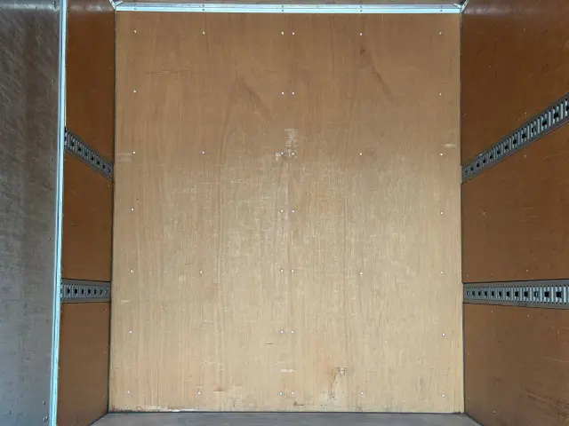 一見しただけでは分からない車両の状態を徹底的に明らかにする入庫検査の技術には、自信があります。|いすゞ エルフ TRG-NMR85AN(2WD)の写真17