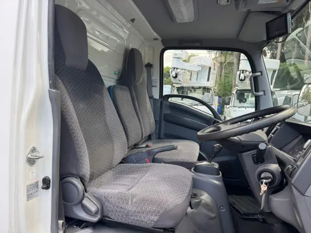 いすゞ エルフ TRG-NMR85AN(2WD)の写真25