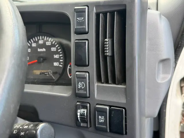 いすゞ エルフ TRG-NMR85AN(2WD)の写真33