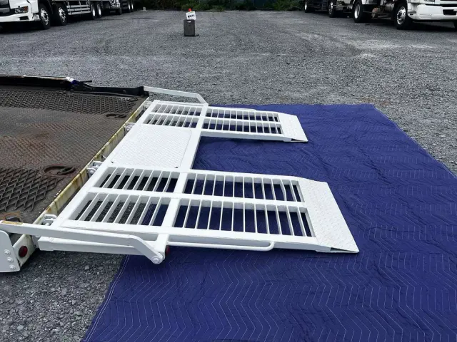 常時１００台以上の平ボディー、ダンプ、クレーン、冷凍車、ウイング、バスなどの中古車両を取り扱っており、毎日様々な中古トラックが入庫しています。気になる車両はお早めにご連絡を！|三菱 キャンター TPG-FEB80(2WD)の写真13