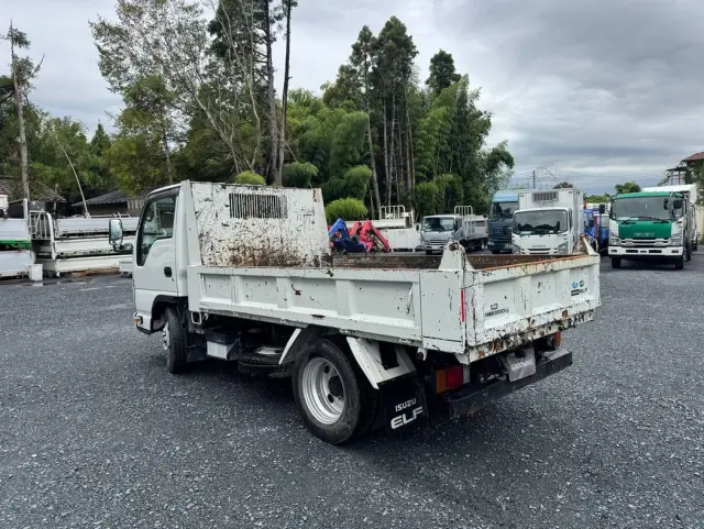平ボディー、ダンプ、クレーン、冷凍車、ウイングなど各種トラック取り揃えており、毎日様々な中古トラックが入庫しています。|いすゞ エルフ 2RG-NKR88AD(2WD)の写真6