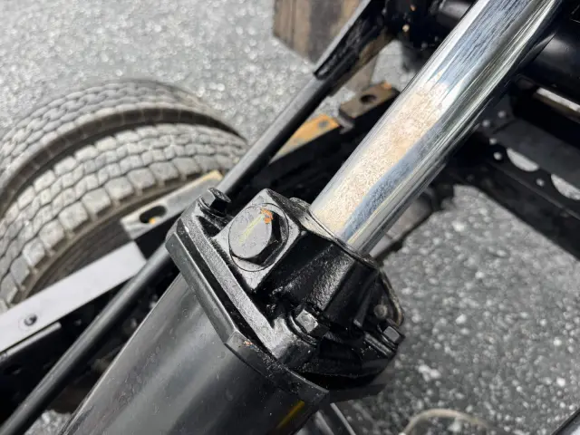グルーウェーブ公式サイトでは、常時100台以上の平ボディー、ダンプ、クレーン、冷凍車、ウイング、バスなどの中古車両を取り扱っております。|いすゞ エルフ 2RG-NKR88AD(2WD)の写真18