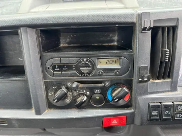 いすゞ エルフ 2RG-NKR88AD(2WD)の写真29