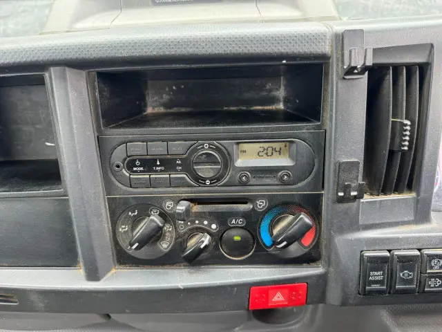 いすゞ エルフ 2RG-NKR88AD(2WD)の写真30