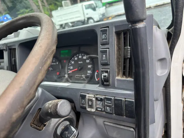 いすゞ エルフ 2RG-NKR88AD(2WD)の写真32