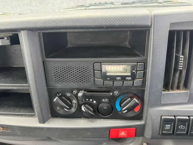 いすゞ エルフ TPG-NJR85AN(2WD)の写真29
