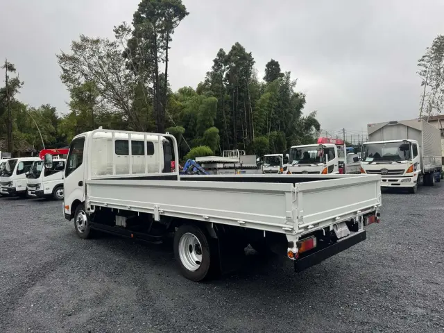 常時100台以上の平ボディー、ダンプ、クレーン、冷凍車、ウイング、バスなどの中古車両を取り扱っており、毎日様々な中古トラックが入庫しています。気になる車両はお早めにご連絡を!|日野 デュトロ TPG-XZU710M(2WD)の写真6