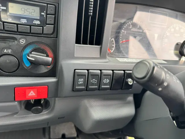 いすゞ エルフ TPG-NKR85AR(2WD)の写真38