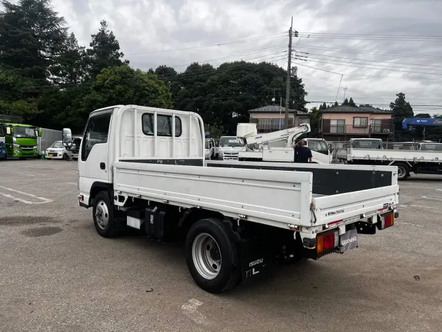平ボディー、ダンプ、クレーン、冷凍車、ウイングなど各種トラック取り揃えており、毎日様々な中古トラックが入庫しています。|いすゞ エルフ 2RG-NHS88A(4WD)の写真6