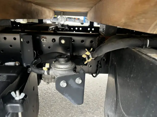 一見しただけでは分からない車両の状態を徹底的に明らかにする入庫検査の技術には、自信があります。|いすゞ エルフ 2RG-NHS88A(4WD)の写真16