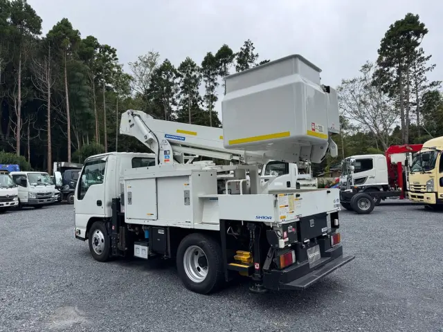 お客様のご状況・ご要望をお伺いした上で、ナンバー登録や輸送料、車検整備やバッテリー・タイヤ交換といった各種オプションを含めた、最終的なお見積り金額をお伝えします。|いすゞ エルフ TPG-NKR85AN(2WD)の写真6