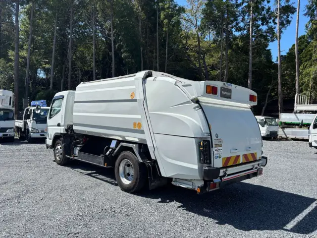平ボディー、ダンプ、クレーン、冷凍車、ウイングなど各種トラック取り揃えており、毎日様々な中古トラックが入庫しています。|三菱 キャンター 2PG-FEB90(2WD)の写真6