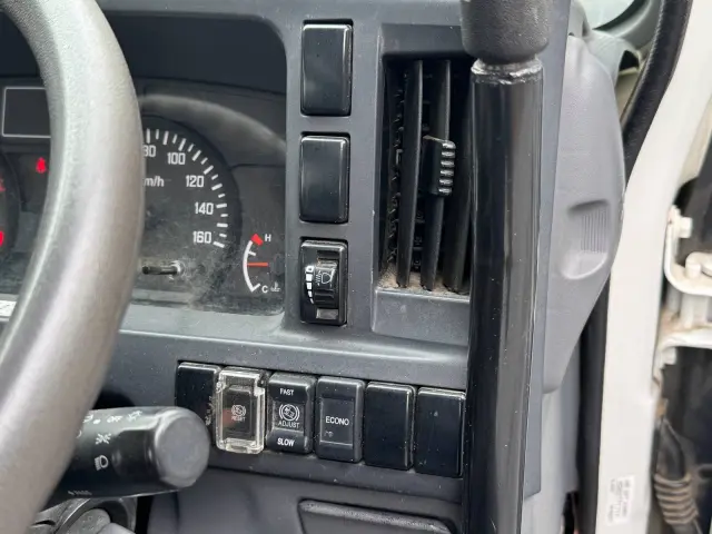 いすゞ エルフ TPG-NJR85AN(2WD)の写真37