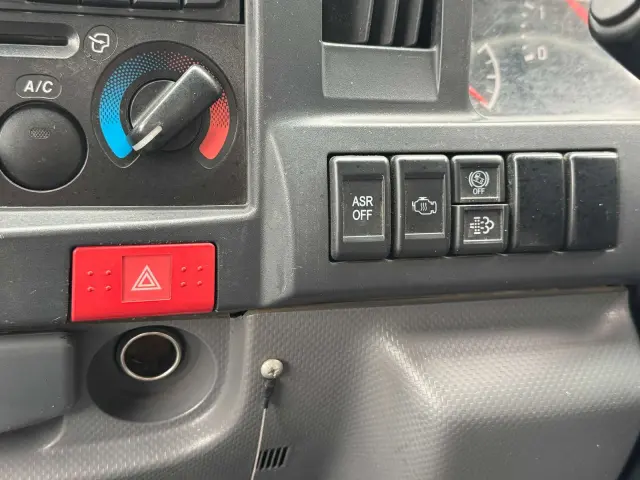 いすゞ エルフ TPG-NJR85AN(2WD)の写真38
