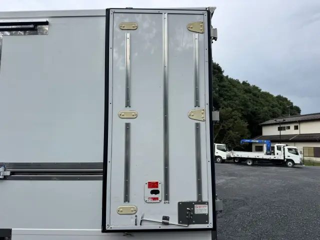 月〜土まで9:00-18:00で営業中です!定休日:祝日・日曜日|三菱 キャンター TPG-FBA50(2WD)の写真19