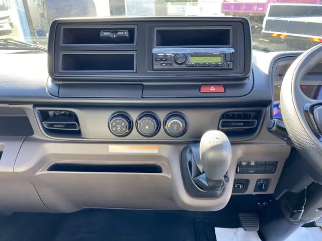 三菱 キャンター 2PG-FEB90(2WD)の写真15