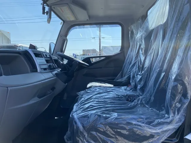 三菱 キャンター 2RG-FBA20(2WD)の写真17