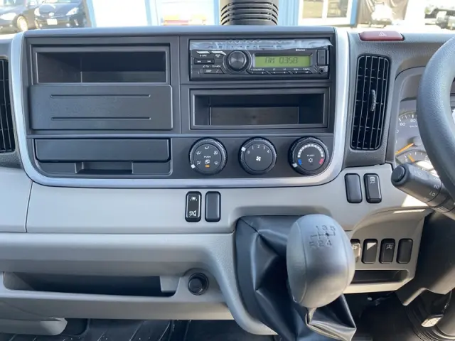 三菱 キャンター 2RG-FBA20(2WD)の写真18