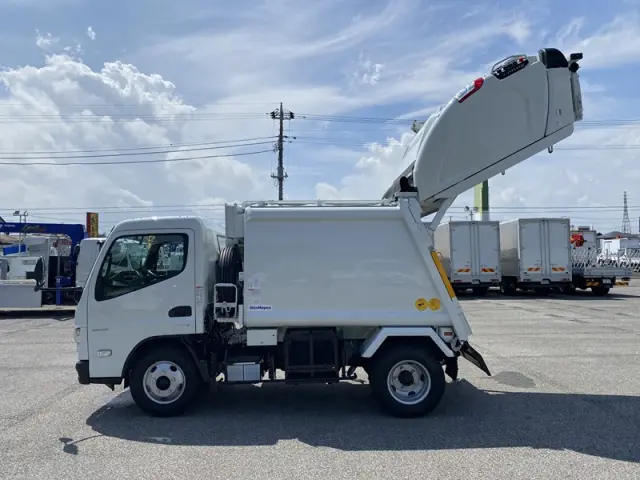 三菱 キャンター 2RG-FEAV0(2WD)の写真4