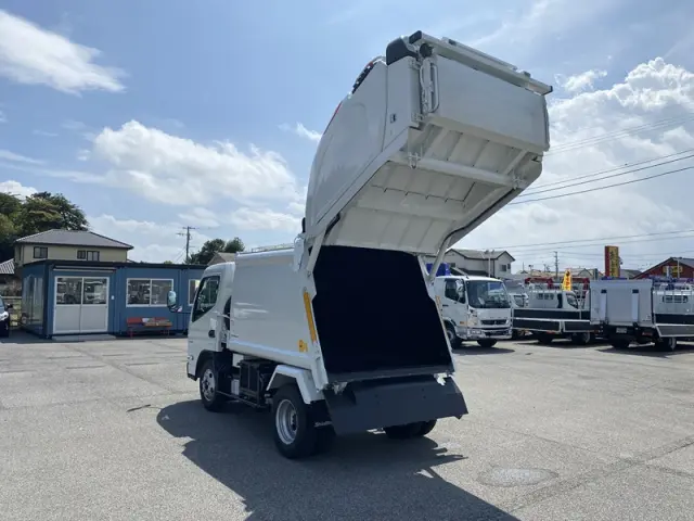 三菱 キャンター 2RG-FEAV0(2WD)の写真7