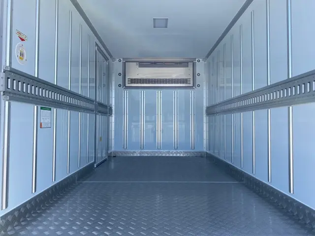 三菱 キャンター 2RG-FBAV0(2WD)の写真10