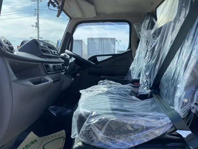 三菱 キャンター 2RG-FBAV0(2WD)の写真15