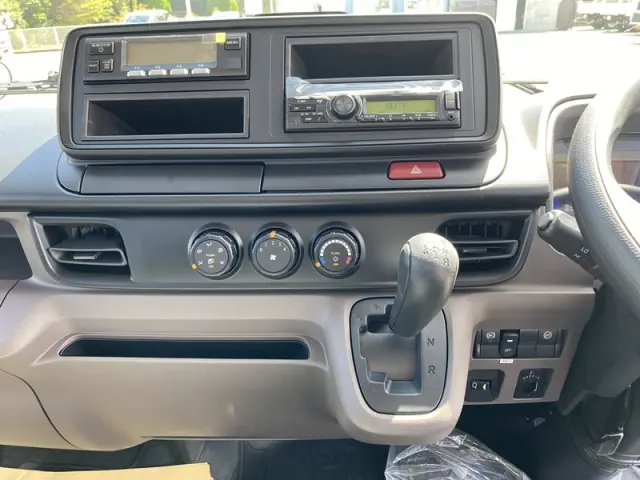 三菱 キャンター 2RG-FBAV0(2WD)の写真17