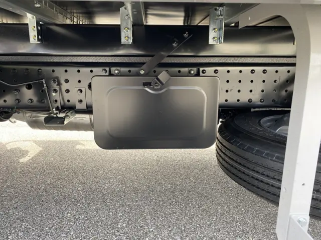 三菱 キャンター 2PG-FEB80(2WD)の写真10