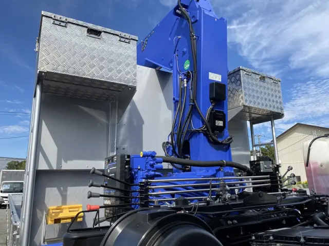 三菱 ファイター 2PG-FS80VZ(8x4)の写真11