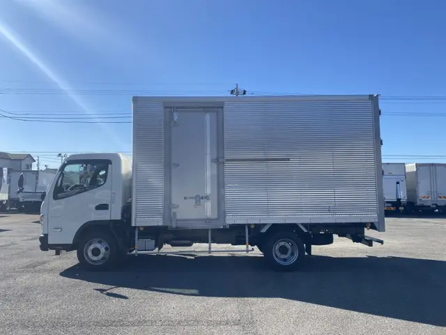 三菱 キャンター 2PG-FEB80(2WD)の写真4