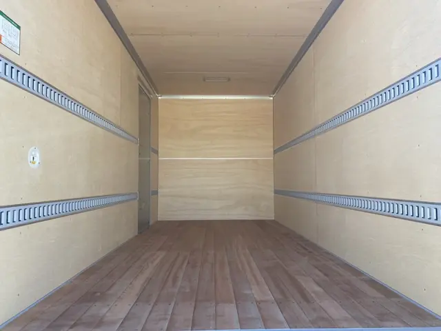 三菱 キャンター 2PG-FEB80(2WD)の写真9