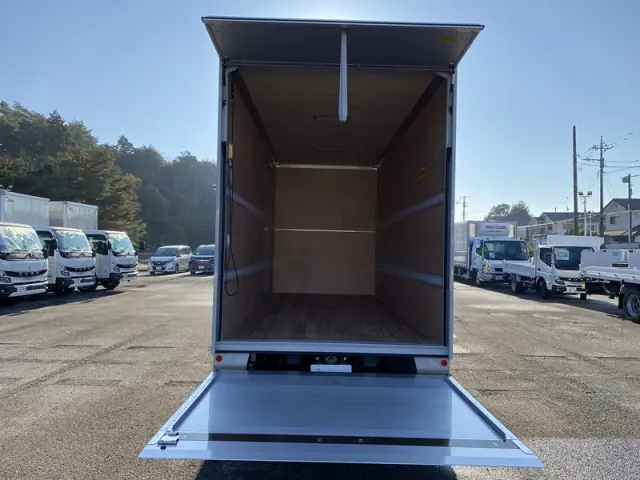 三菱 キャンター 2RG-FEAV0(2WD)の写真9