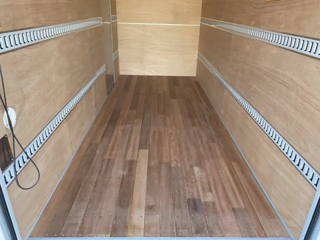 三菱 キャンター 2RG-FEAV0(2WD)の写真10