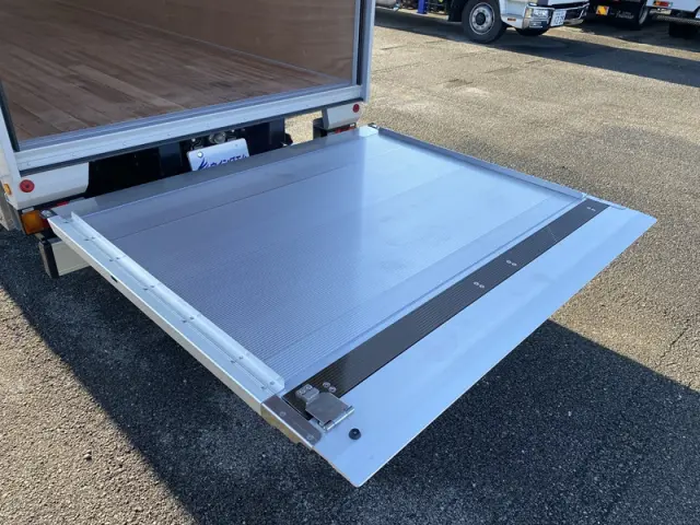 三菱 キャンター 2RG-FEAV0(2WD)の写真12