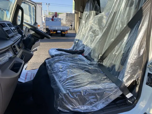 三菱 キャンター 2RG-FEAV0(2WD)の写真17