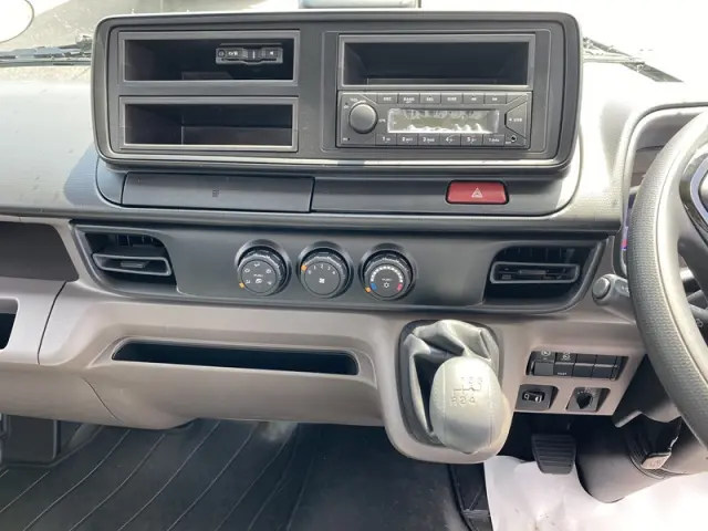 三菱 キャンター 2RG-FBA20(2WD)の写真15