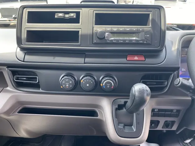 三菱 キャンター 2RG-FBA20(2WD)の写真17