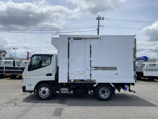 三菱 キャンター 2RG-FBAV0(2WD)の写真4